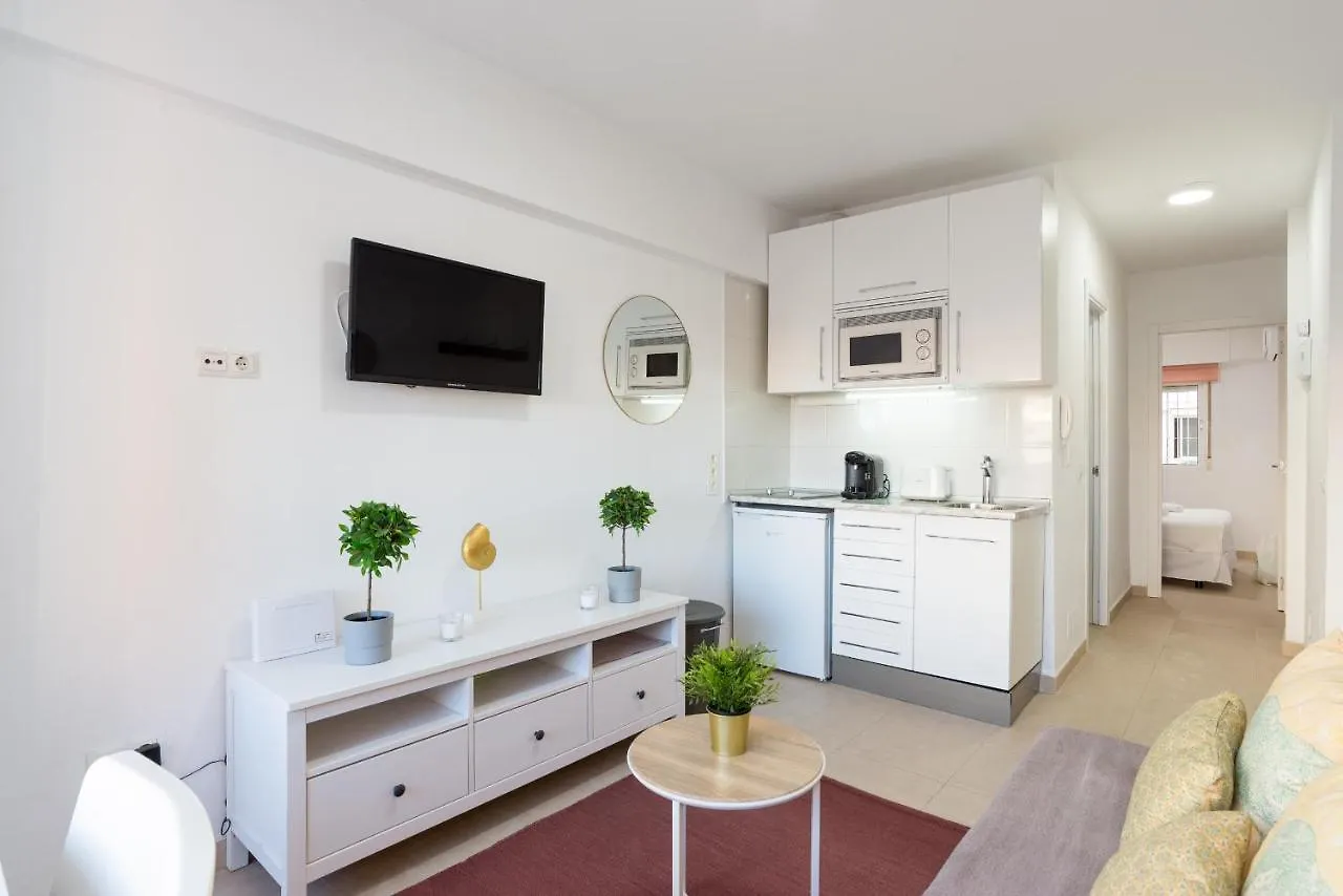 Mp7 Renovated Apartment Right On The Beach 700 Meters Away From Old Town マラガ