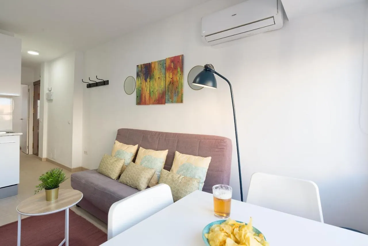 Mp7 Renovated Apartment Right On The Beach 700 Meters Away From Old Town マラガ 0*,