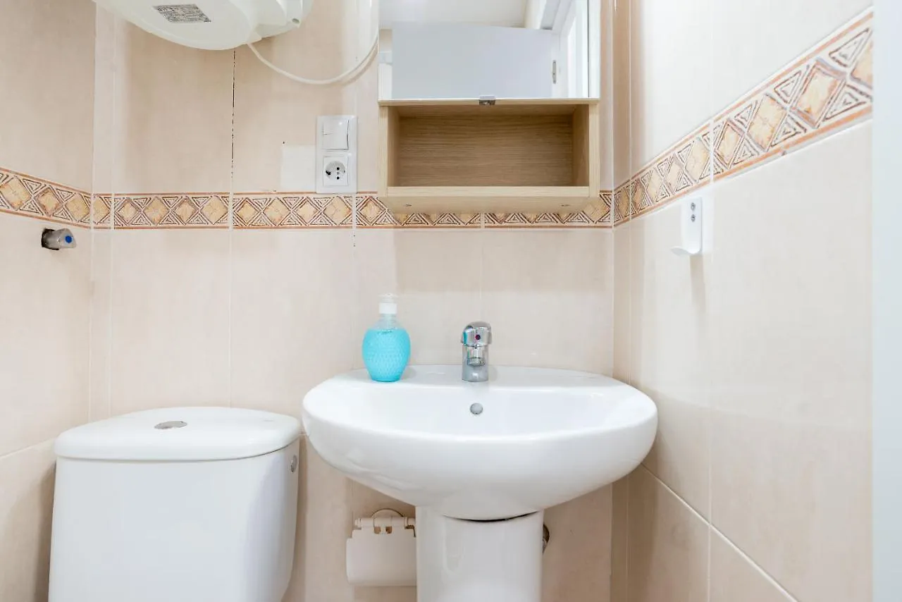 Mp7 Renovated Apartment Right On The Beach 700 Meters Away From Old Town マラガ