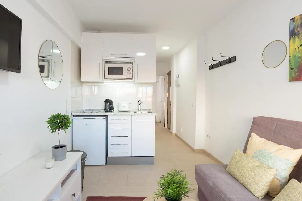 Mp7 Renovated Apartment Right On The Beach 700 Meters Away From Old Town マラガ