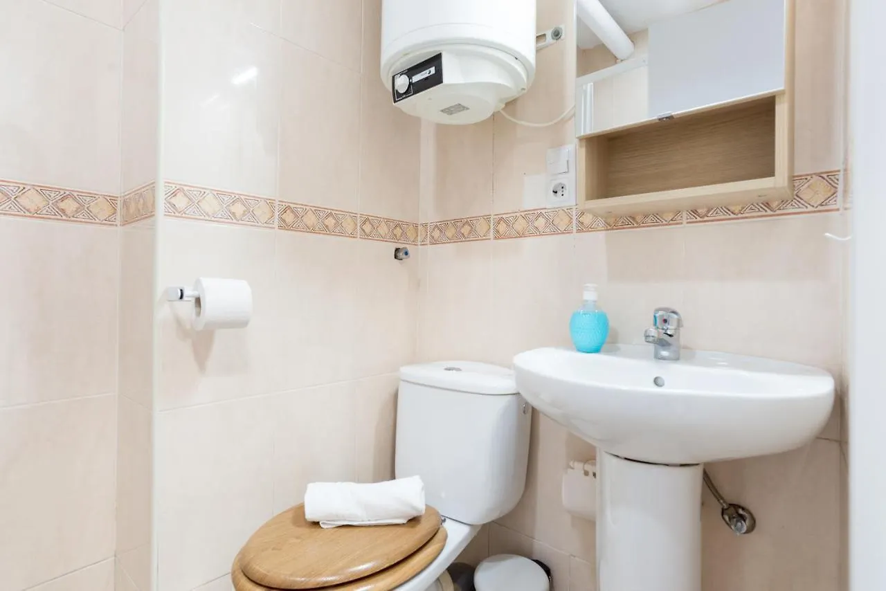 Mp7 Renovated Apartment Right On The Beach 700 Meters Away From Old Town マラガ スペイン