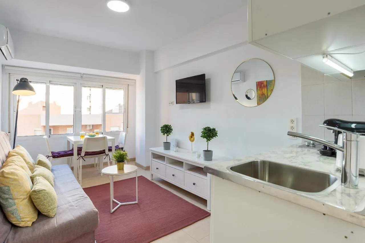 Mp7 Renovated Apartment Right On The Beach 700 Meters Away From Old Town Málaga